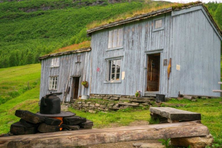 Bredek farm, a cultural monument in Saltfjellet National Park. Photo: Jan Inge Larsen / Visit Helgeland