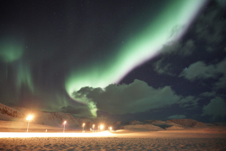 A strong Northern Lights ribbon with a pink stripe ©www.71-nord.no