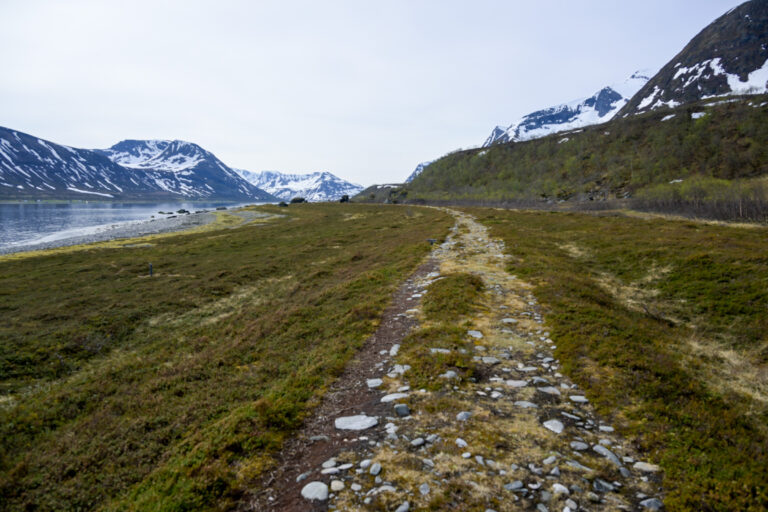 The final stretch of the Tareneset trail, leading south on Arnøya © Knut Hansvold