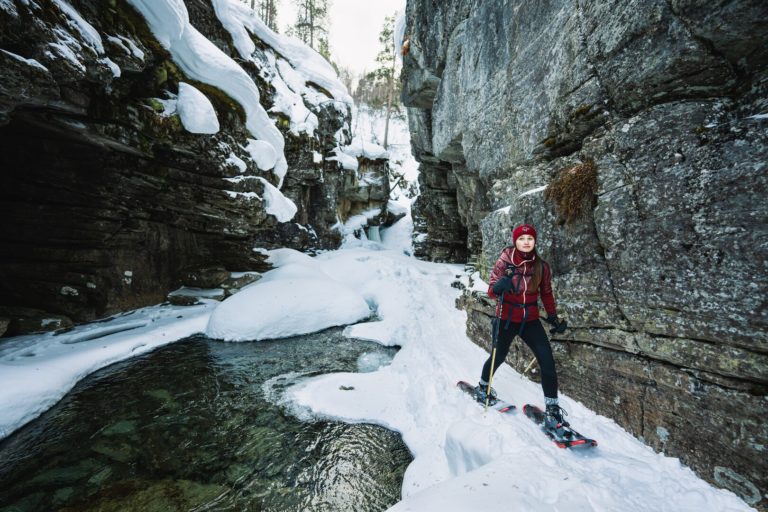 On snowshoes in the Reisa National Park © Petr Pavlíček / Visit Lyngenfjord