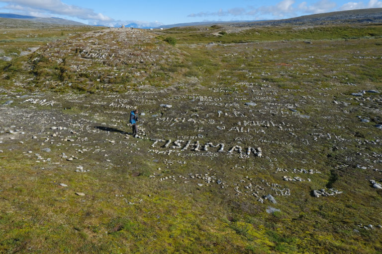 Stone cairns are also vandalism. Photo: Laila Ingvaldsen / Nordland National Park Center